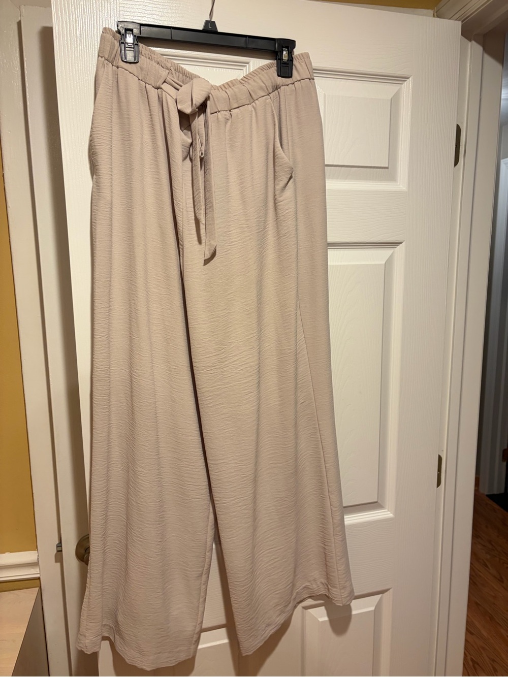 Relaxed Wide-Leg Drawstring Pants in Cream